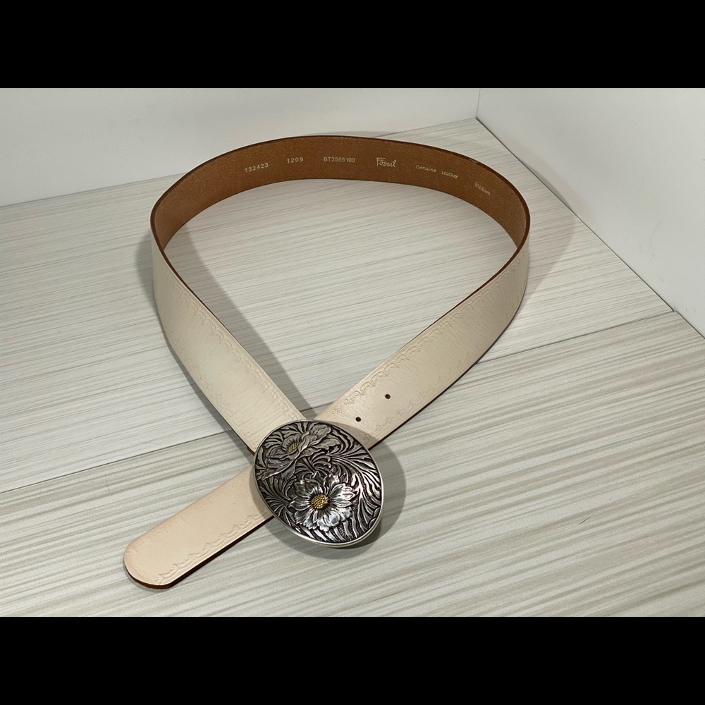 🌹 Fossil Vintage 2 Tone Flrl Plaque White Belt - Picture 2 of 13
